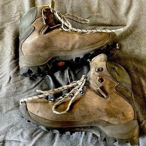 REI Gortex Hiking Boots size 7.5